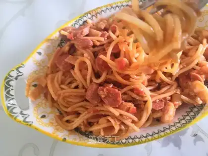 Tomato sauce pasta