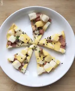 A ham pizza