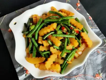 The beans are fried with potatoes