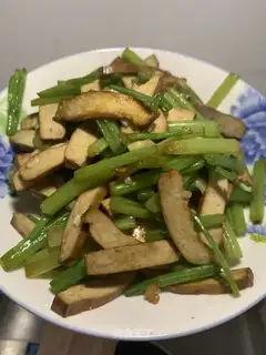 Celery fried dry