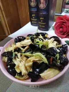 Scrambles of oil