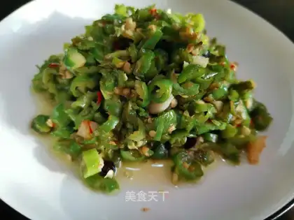 The bean pepper makes garlic