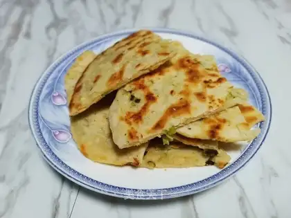 Pyramid butter and onions
