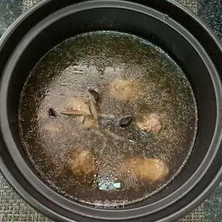 Tea mushrooms and duck soup
