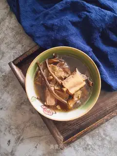 Tea and mushroom chops
