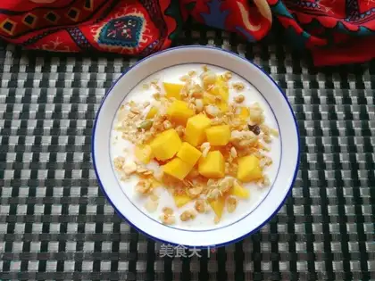 Peach-fruit yogurt bowl