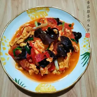 Tomato eggs fried wood