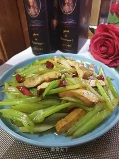 Celery fried beans