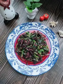 Garlic and red cuisine