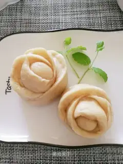 Rose buns