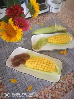 Corn buns and chopstick soybeans