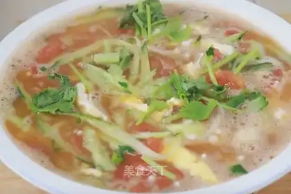 Sour cucumber tomato soup