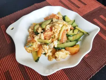 Tomato cucumber fried eggs