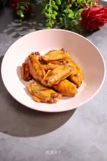 A beer with chicken wings