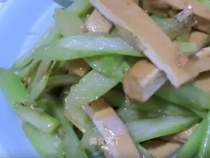 Celery fried dry