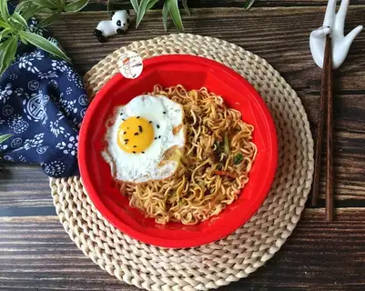 Egg sauce noodles