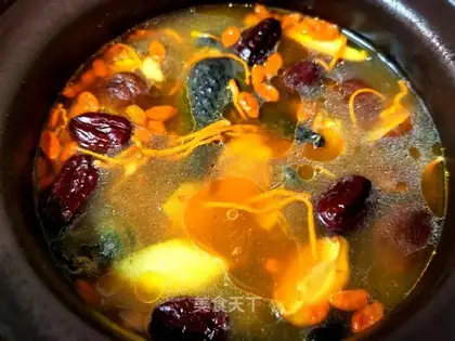 Red-tree chicken soup