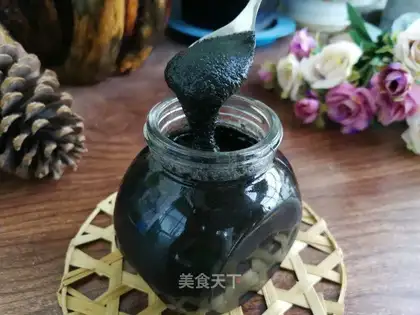 Homemade black sesame sauce