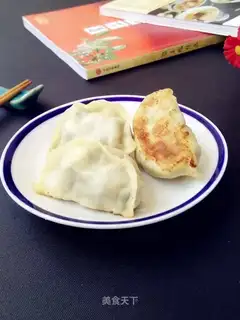 Pine-coloured pastry