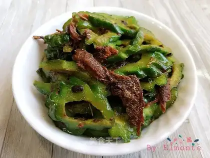 The beanfish fried the bitter melon