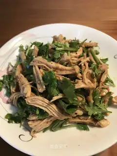 The cold hand tore the chicken