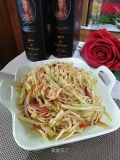 Scrambled cucumbers with bean skin