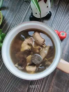 Chicken soup with mushrooms