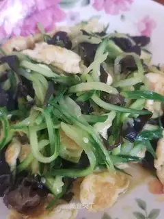 cucumber-mucked eggs