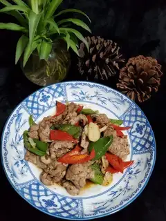 Cream pepper, black beef