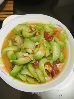 Smelt fried tomatoes