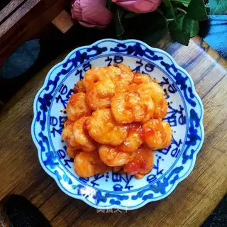 Tomato sauce and shrimp