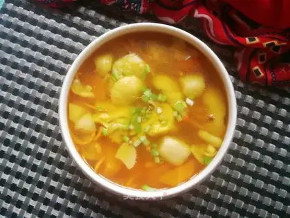 Carrot mushroom chicken leg soup