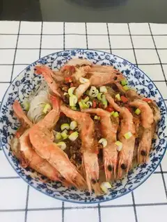 A garlic fan with a shrimp back