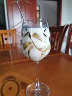 Milk and iced tea