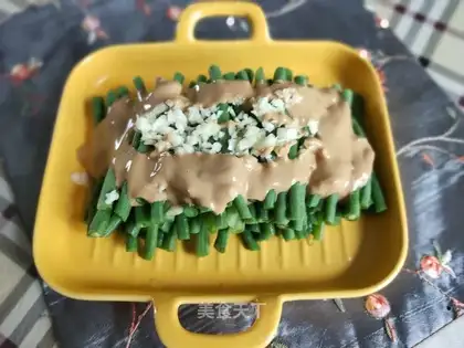 Sesame sauce with beans
