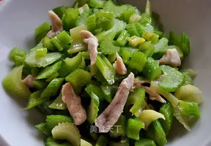 stir-fried shredded pork with celery