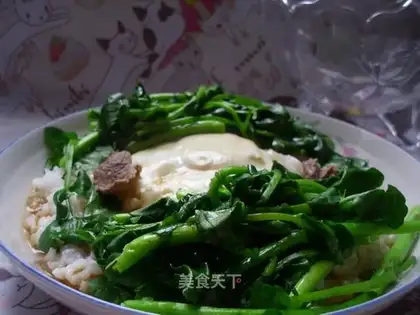 Steamed rice with watercress and egg