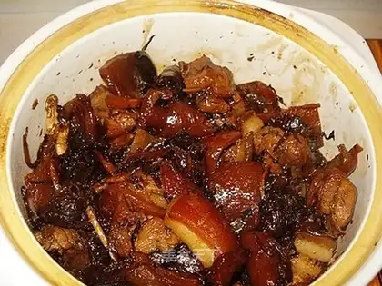 Braised pork in casserole