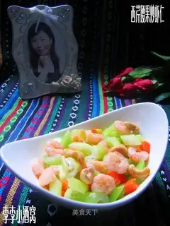 stir-fried shrimp with celery and cashew nuts