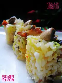 Fried rice with mushroom and cabbage meat