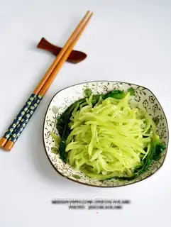stir-fried shredded lettuce