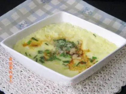 Steaming eggs in microwave
