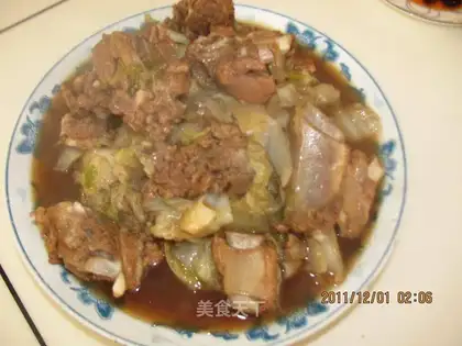 Stewed pork ribs with cabbage