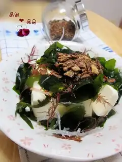Seaweed tofu salad