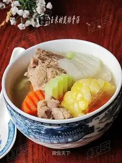 Corn seasonal vegetables and pork ribs soup