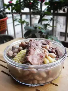 Peanut and corn ribs in stewed pot