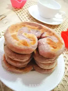 Purple sweet potato and onion cake