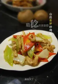 Fried shredded chicken with yam and green bamboo shoots