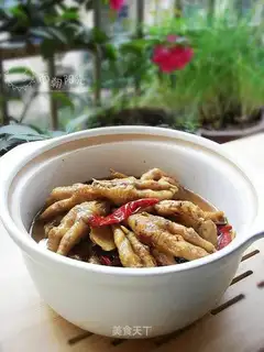 Stewed chicken feet