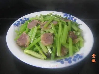 Sausage stir-fried celery
